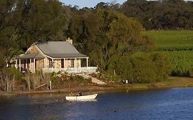 Stonewell Cottages And Vineyards